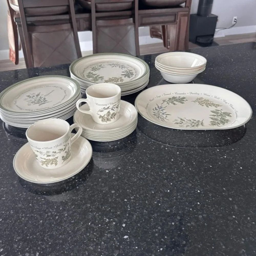 Corelle Thymeless Herbs Collection  Set of 2 Chamomile Salad Plates 8 1/2